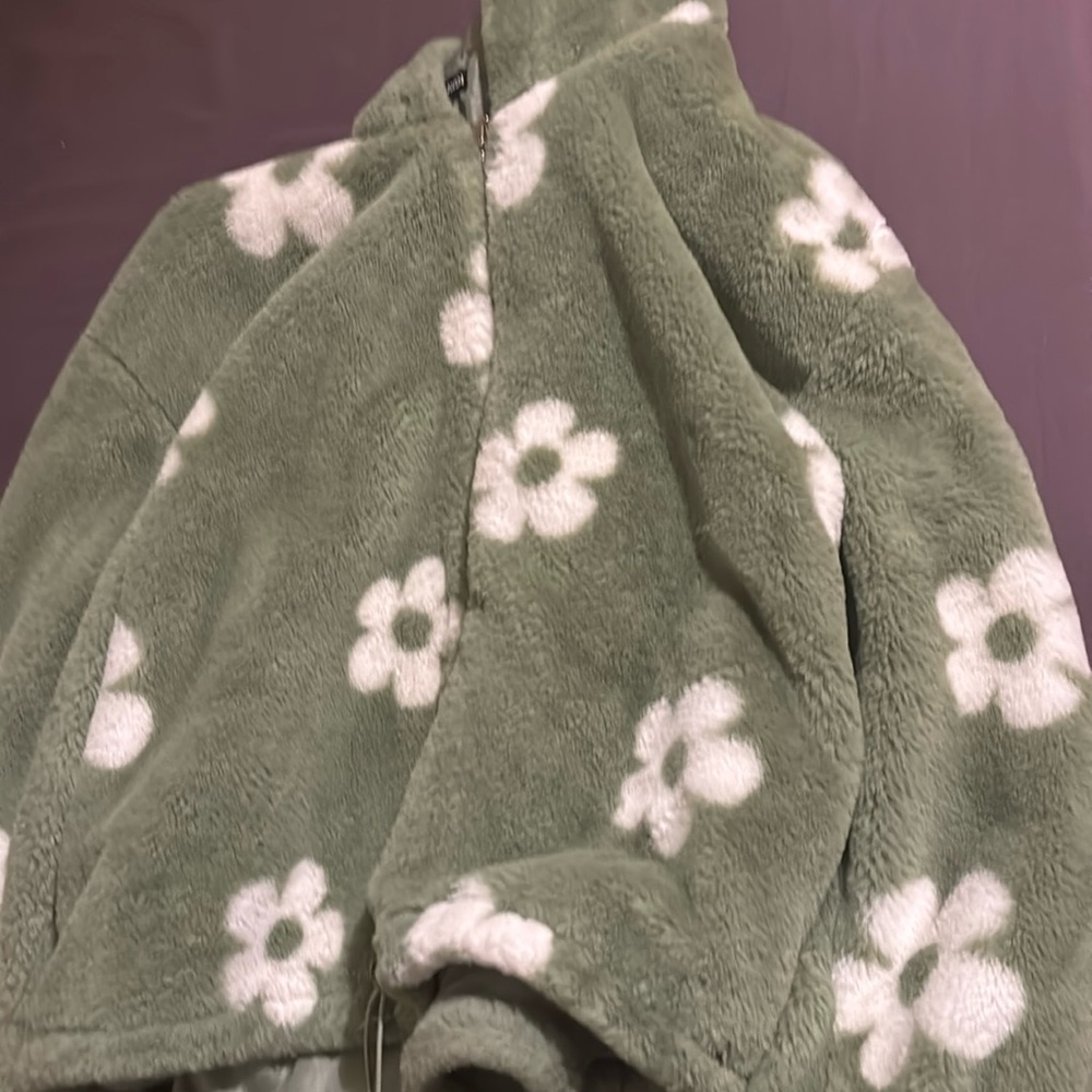 Free Haven green and white flowered fluffy jacket. Size Medium.